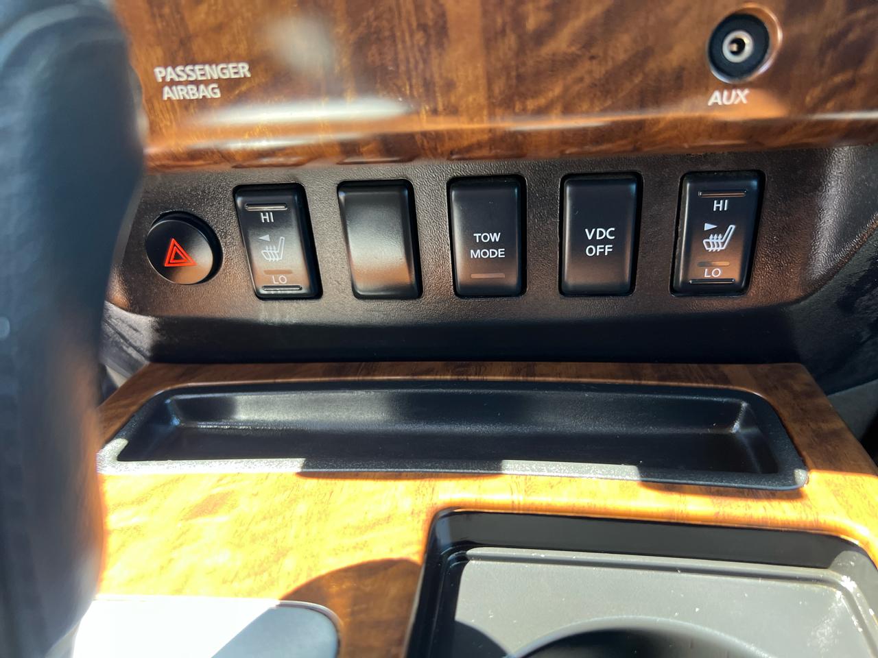 Nissan Titan 4WD Crew Cab SWB SL 2011