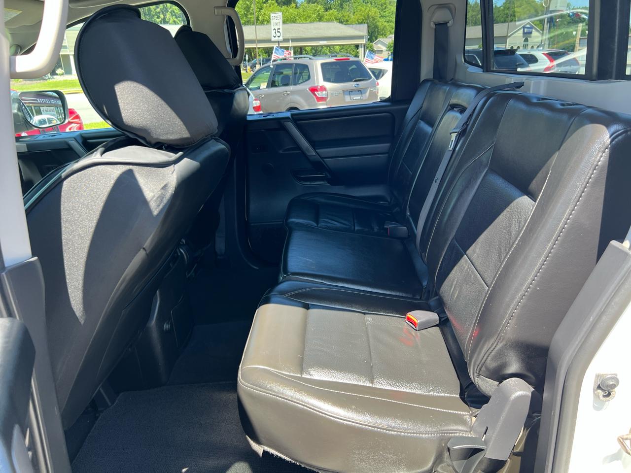 Nissan Titan 4WD Crew Cab SWB SL 2011