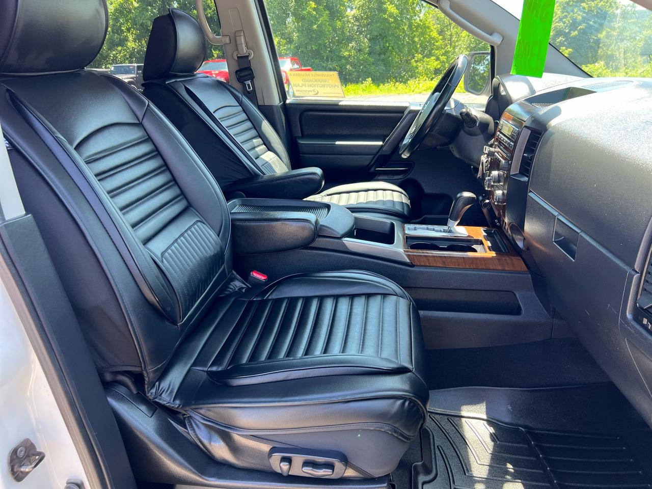 Nissan Titan 4WD Crew Cab SWB SL 2011