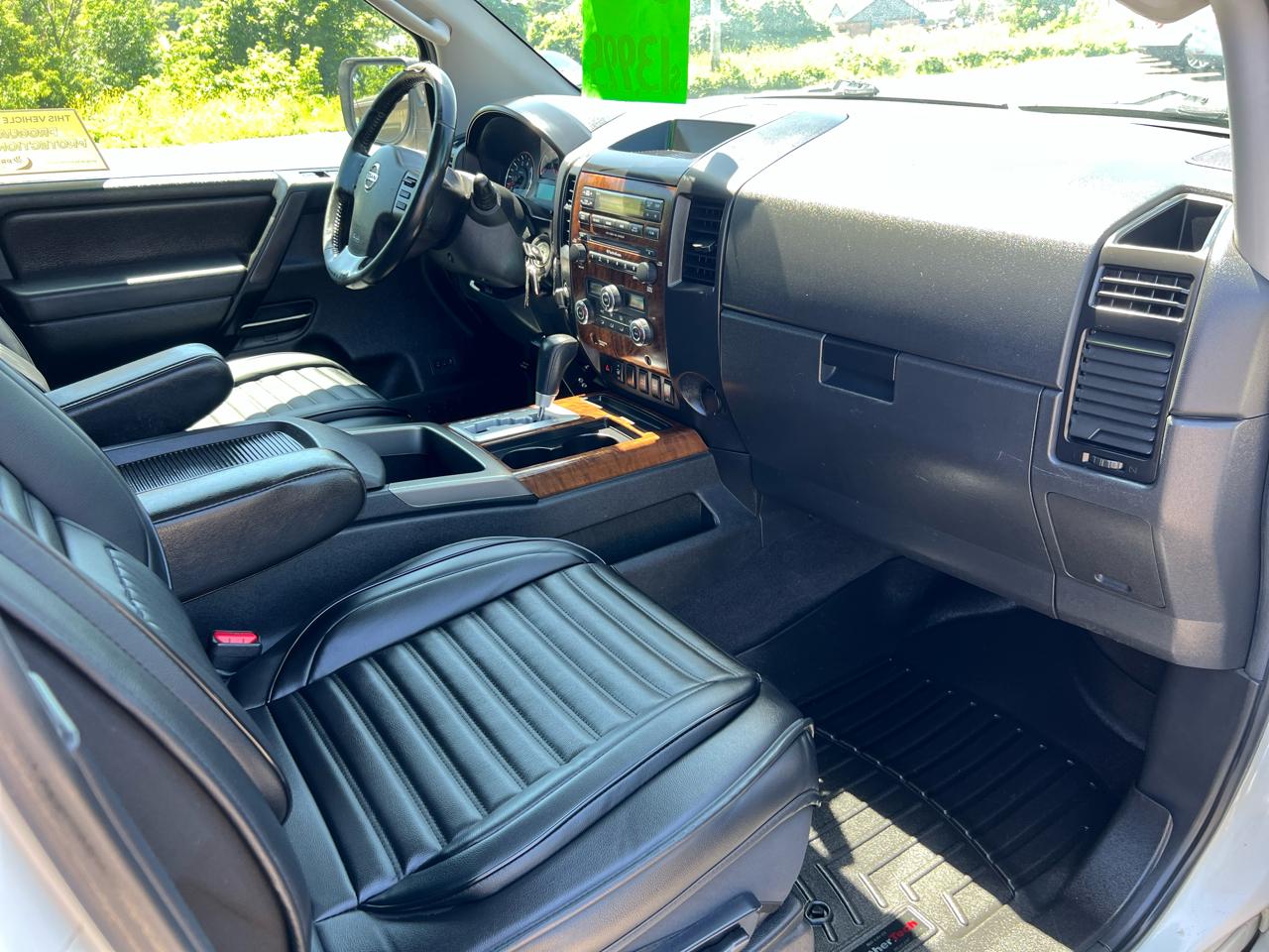 Nissan Titan 4WD Crew Cab SWB SL 2011