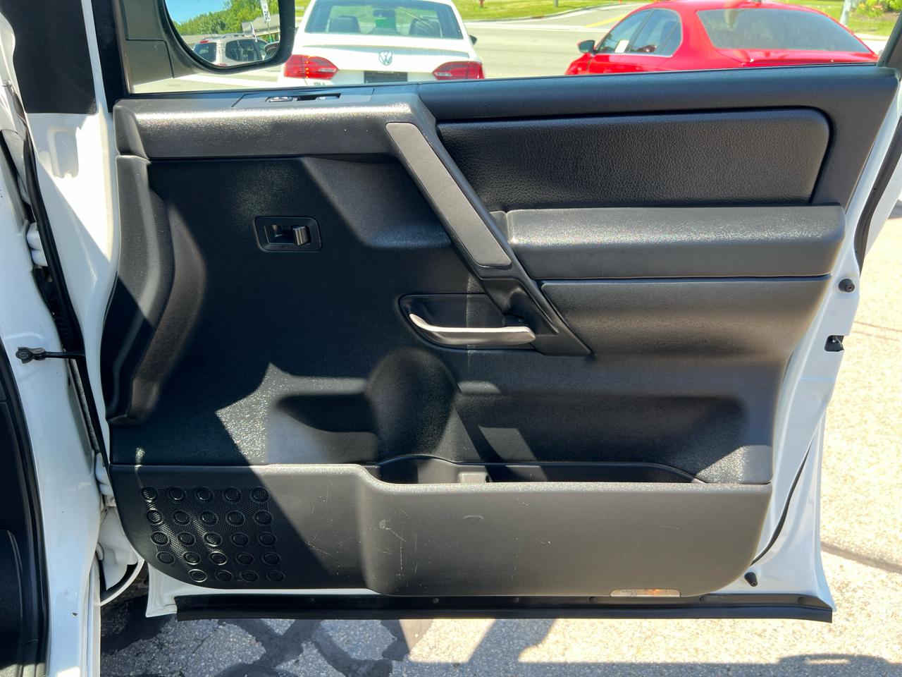 Nissan Titan 4WD Crew Cab SWB SL 2011