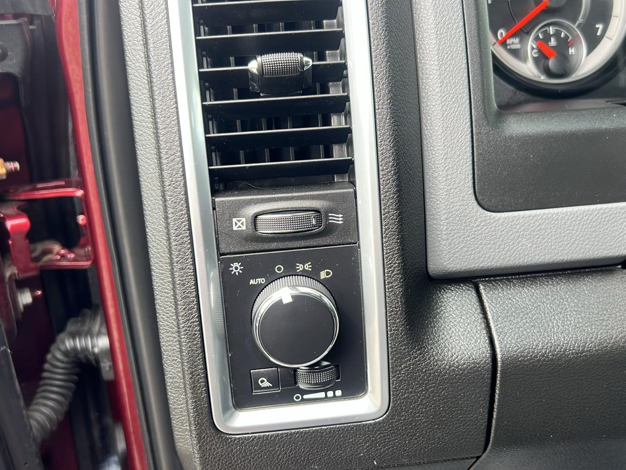 RAM 1500 Classic SLT 4x4 Crew Cab 6'4" Box 2019