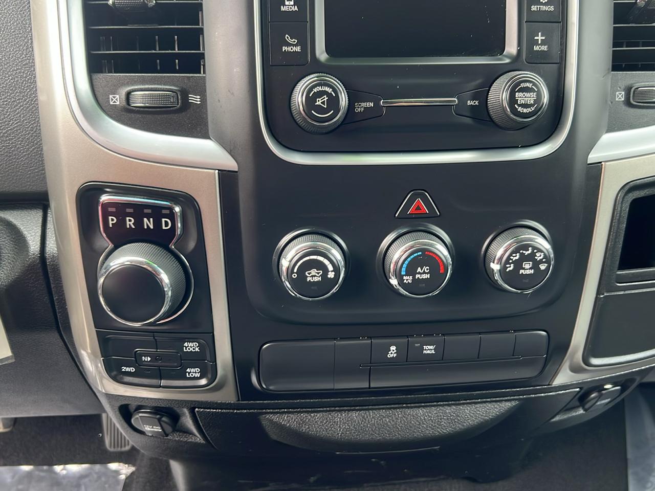 RAM 1500 Classic SLT 4x4 Crew Cab 6'4" Box 2019