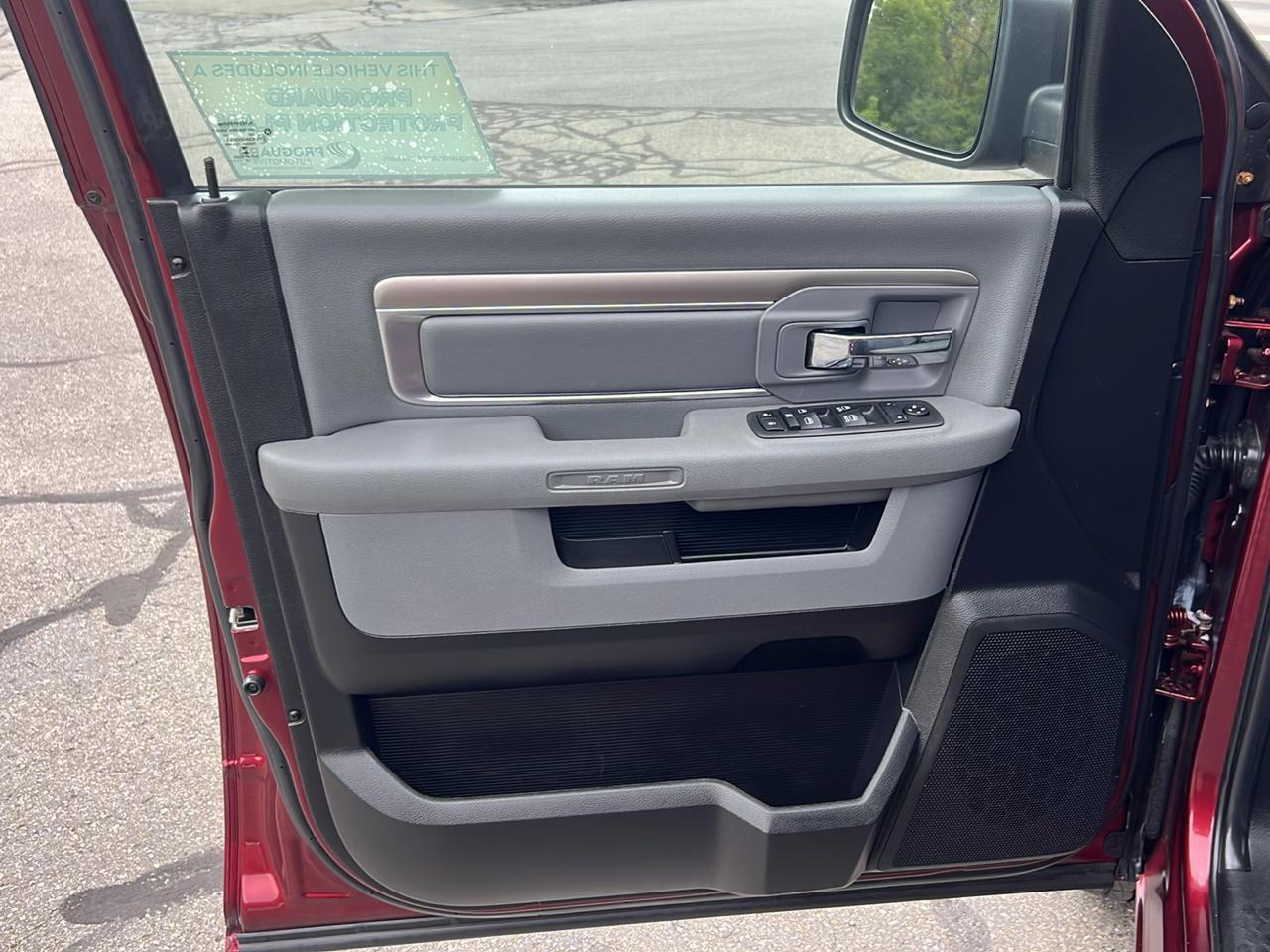 RAM 1500 Classic SLT 4x4 Crew Cab 6'4" Box 2019