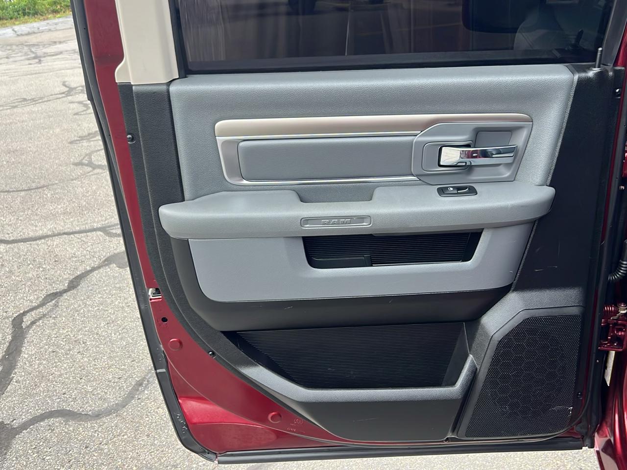 RAM 1500 Classic SLT 4x4 Crew Cab 6'4" Box 2019