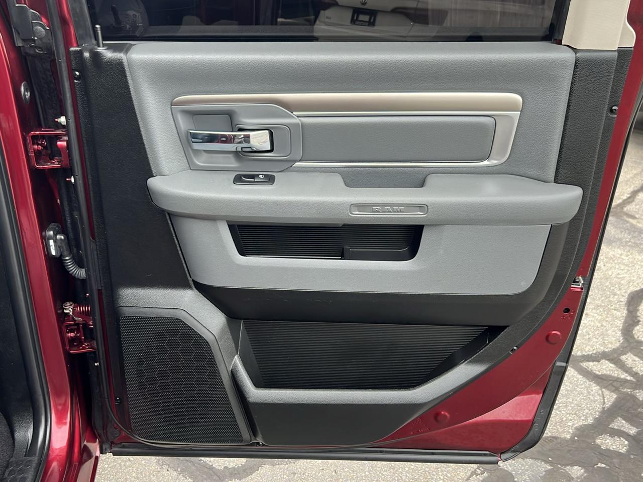 RAM 1500 Classic SLT 4x4 Crew Cab 6'4" Box 2019