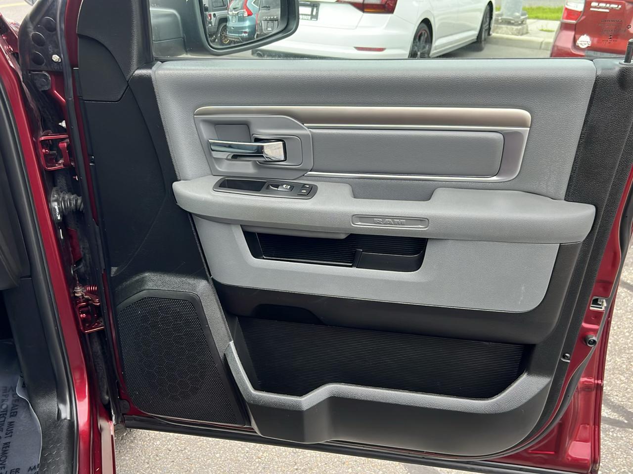 RAM 1500 Classic SLT 4x4 Crew Cab 6'4" Box 2019
