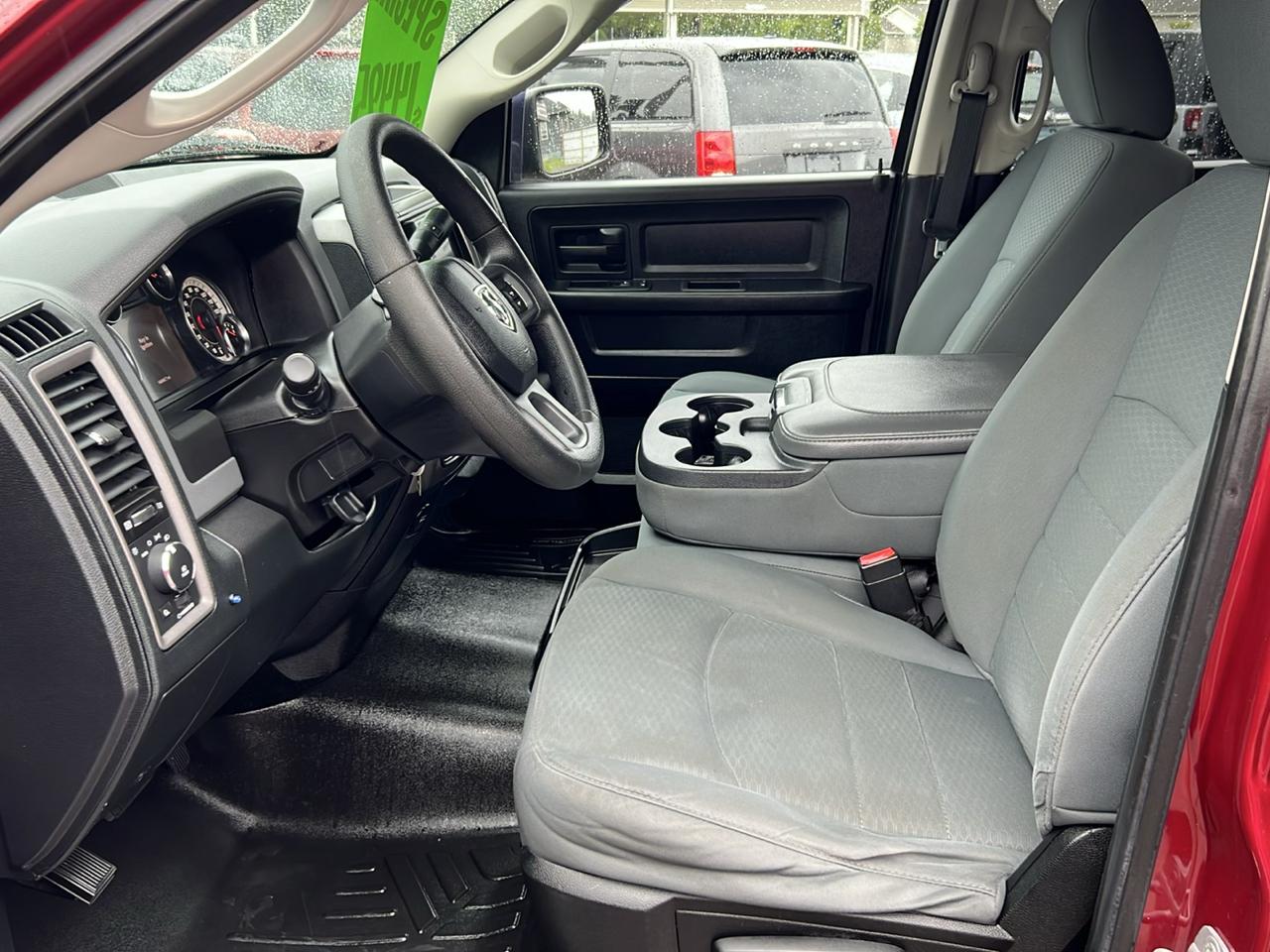 RAM 1500 4WD Crew Cab 140.5" Express 2014