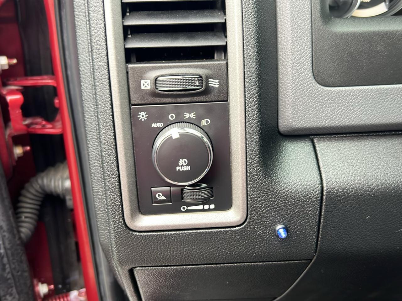 RAM 1500 4WD Crew Cab 140.5" Express 2014