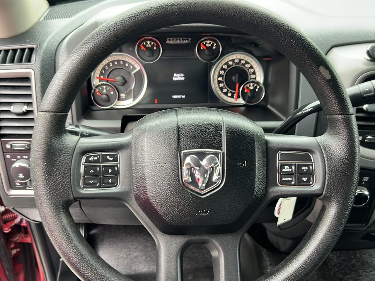 RAM 1500 4WD Crew Cab 140.5" Express 2014