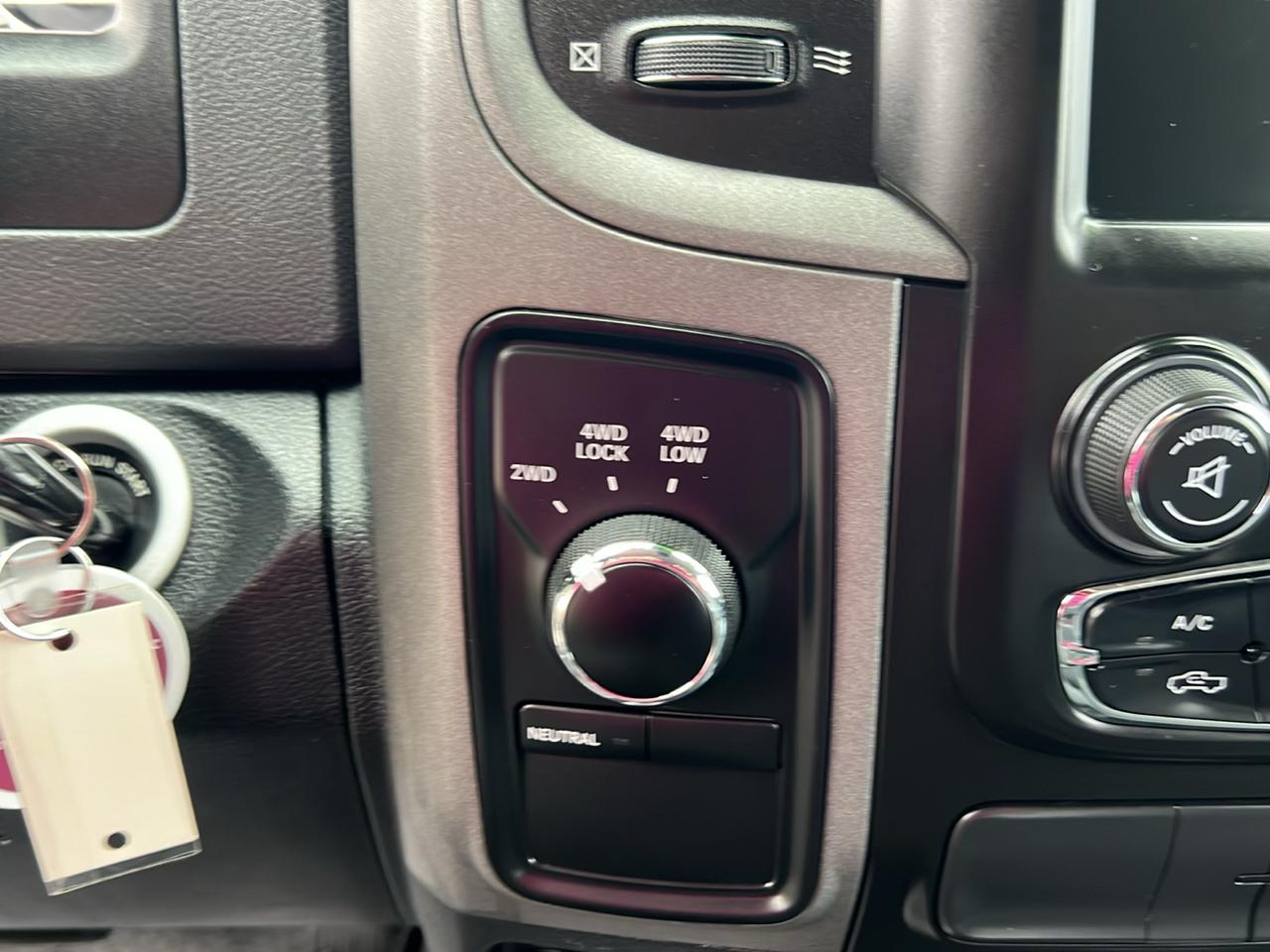 RAM 1500 4WD Crew Cab 140.5" Express 2014