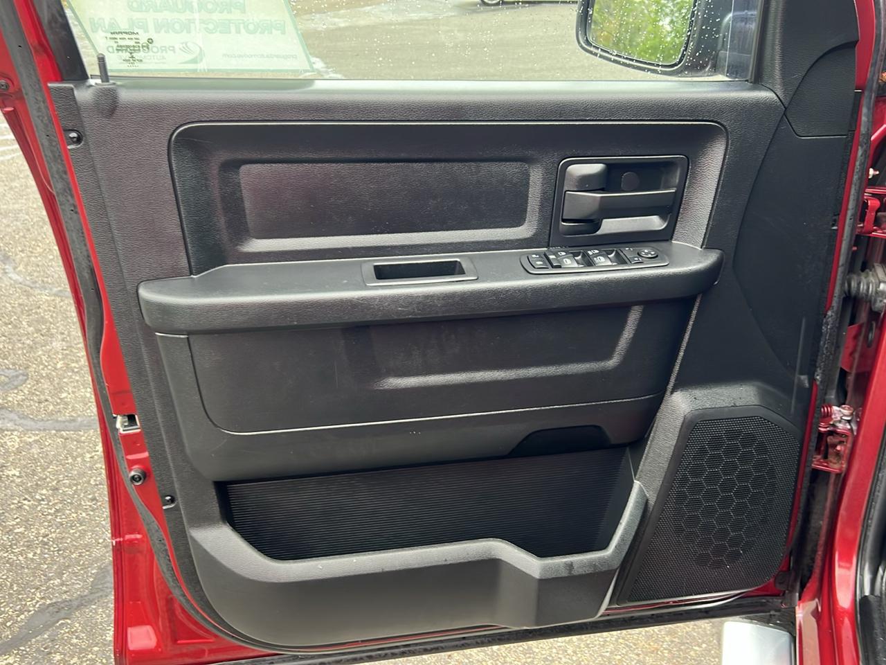 RAM 1500 4WD Crew Cab 140.5" Express 2014