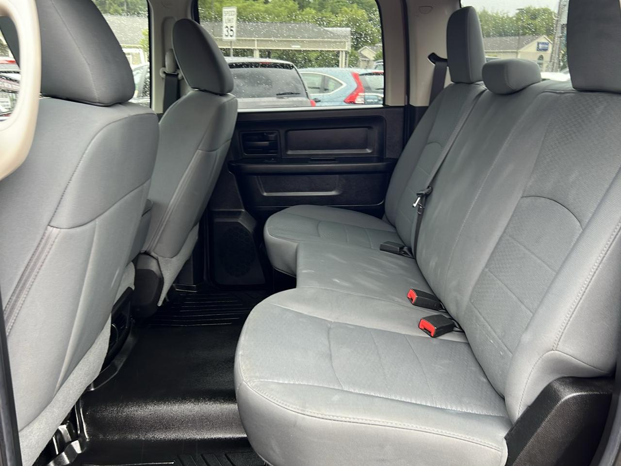 RAM 1500 4WD Crew Cab 140.5" Express 2014