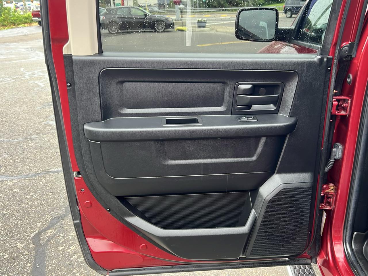 RAM 1500 4WD Crew Cab 140.5" Express 2014