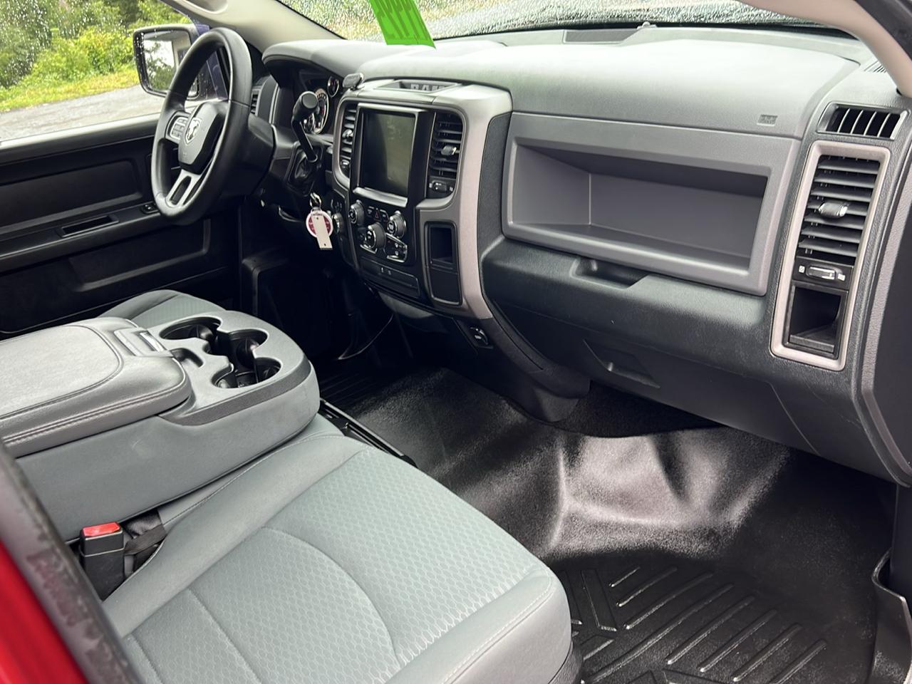 RAM 1500 4WD Crew Cab 140.5" Express 2014
