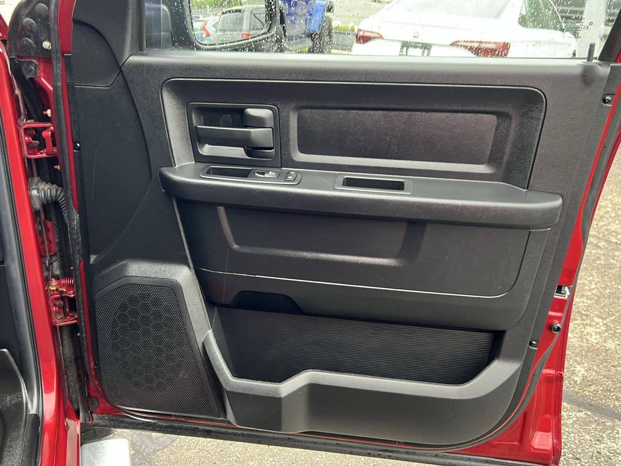RAM 1500 4WD Crew Cab 140.5" Express 2014