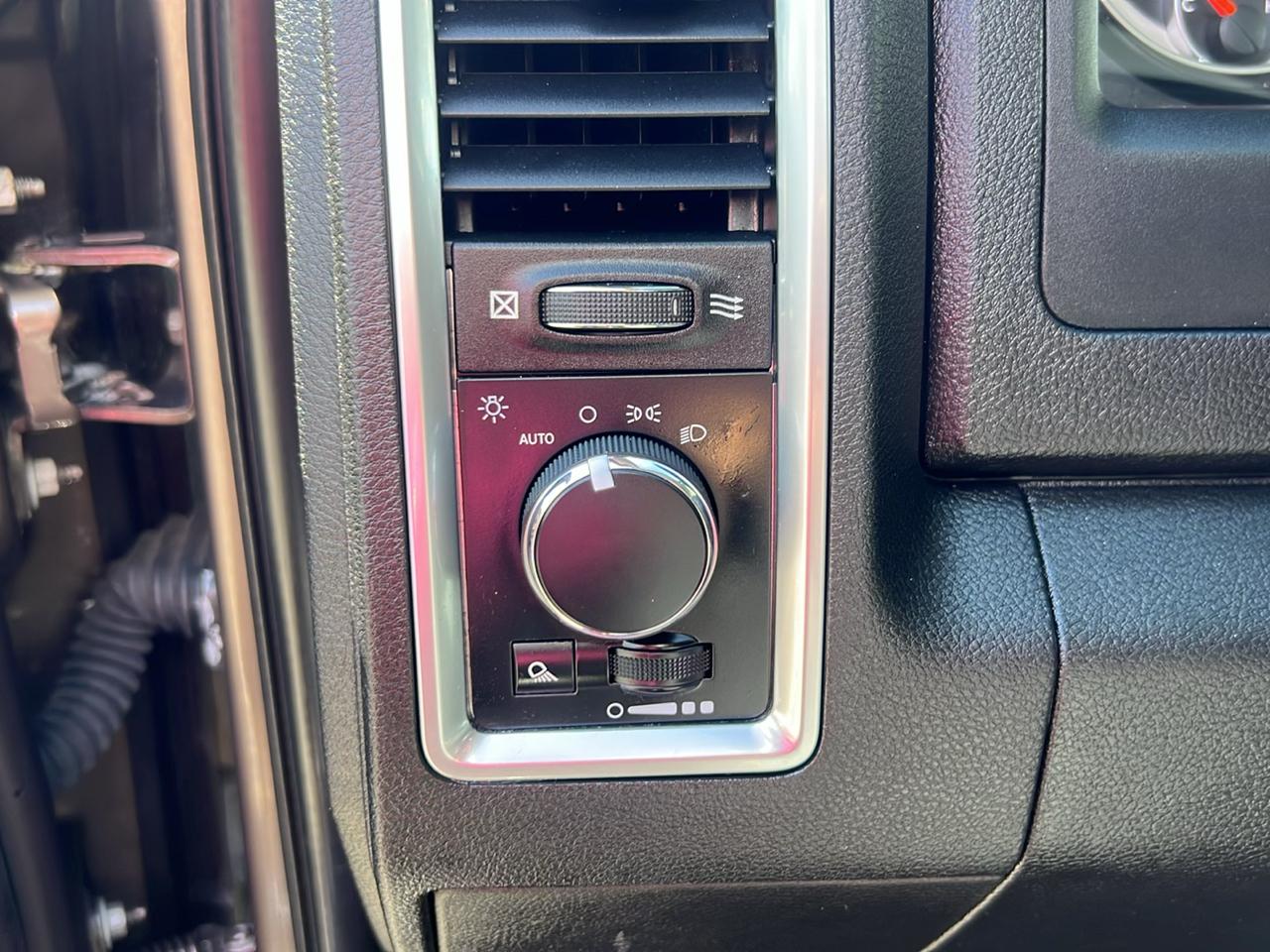 RAM 1500 Classic SLT 4x4 Crew Cab 5'7" Box 2021