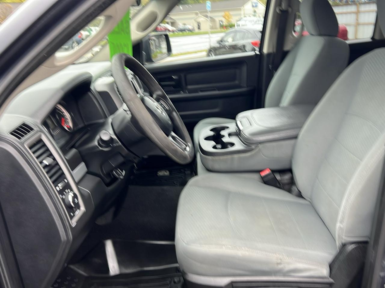 RAM 1500 Express 4x4 Quad Cab 6'4" Box 2017