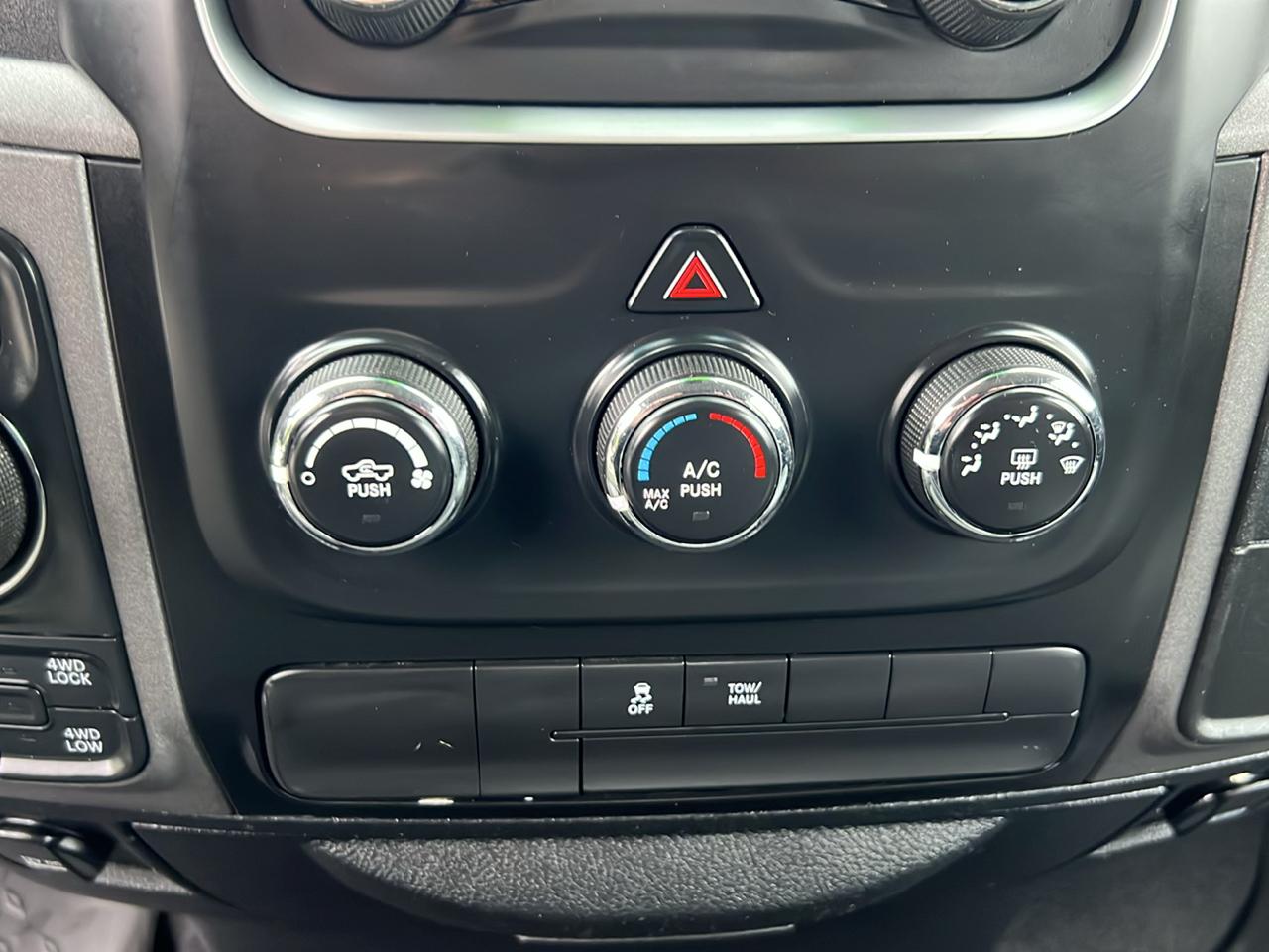 RAM 1500 Express 4x4 Quad Cab 6'4" Box 2017
