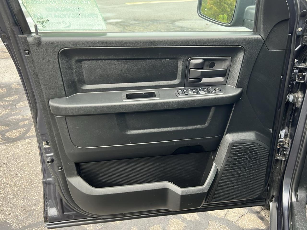 RAM 1500 Express 4x4 Quad Cab 6'4" Box 2017