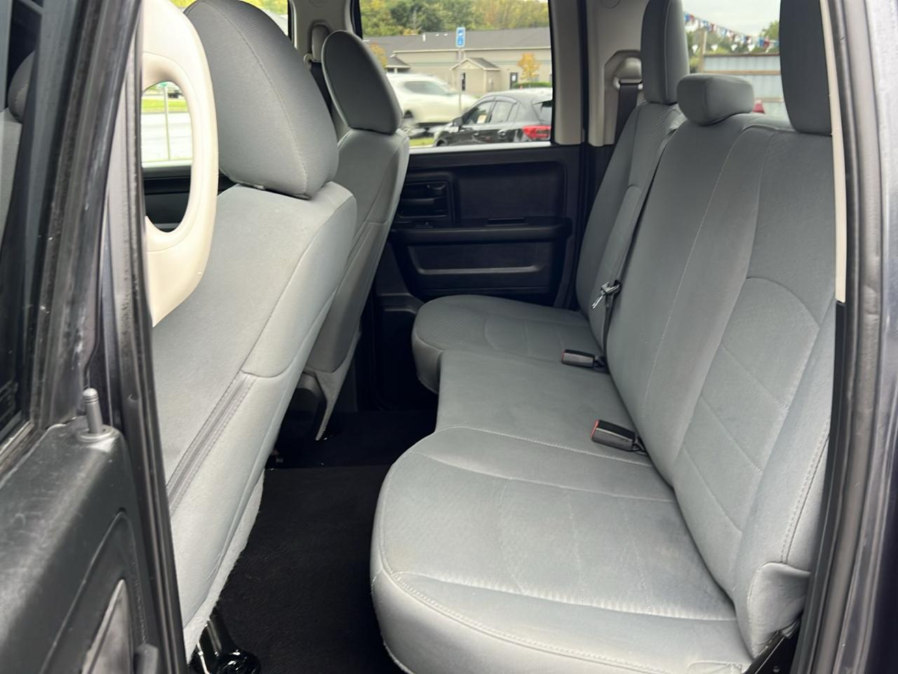 RAM 1500 Express 4x4 Quad Cab 6'4" Box 2017