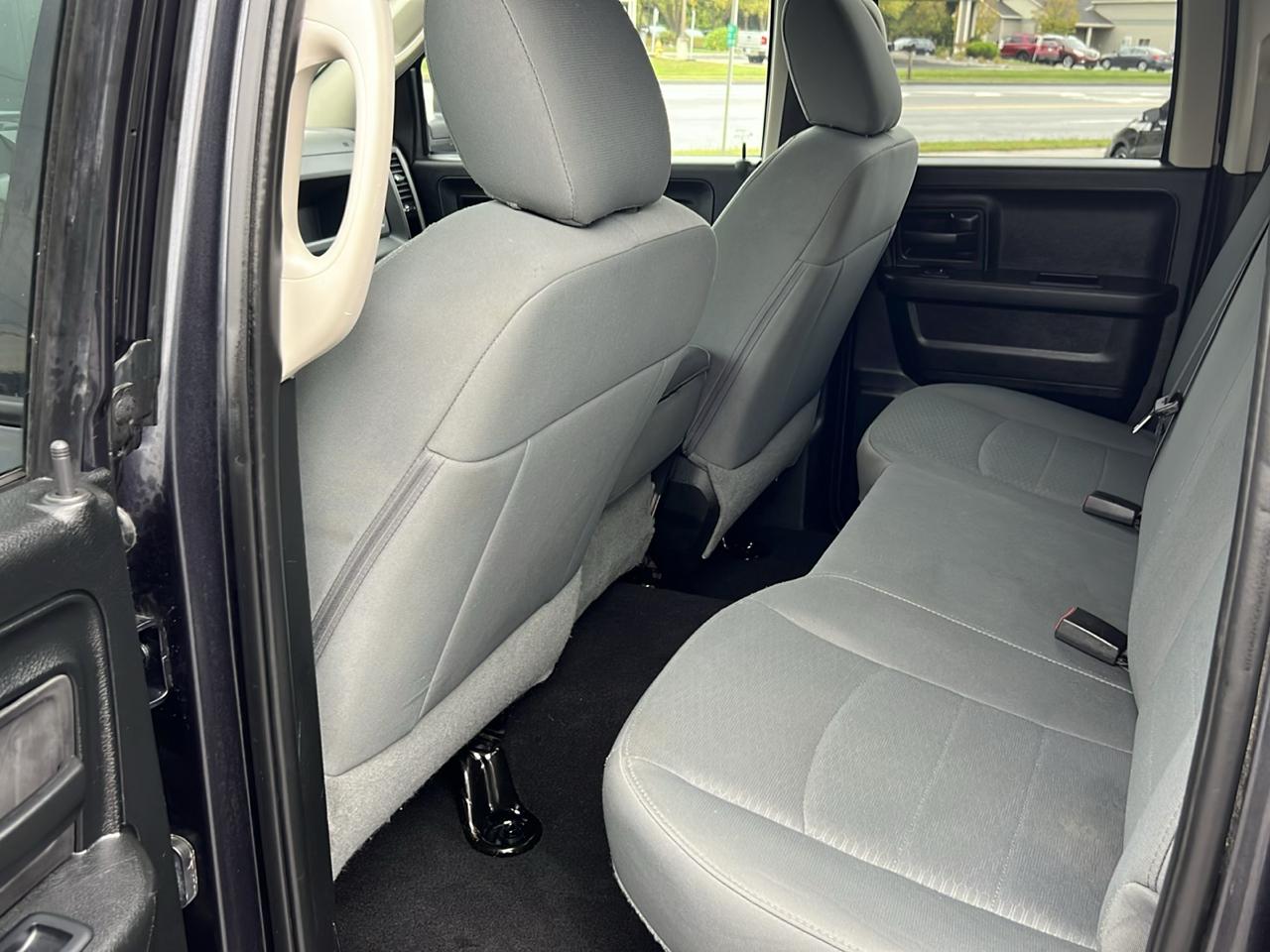 RAM 1500 Express 4x4 Quad Cab 6'4" Box 2017