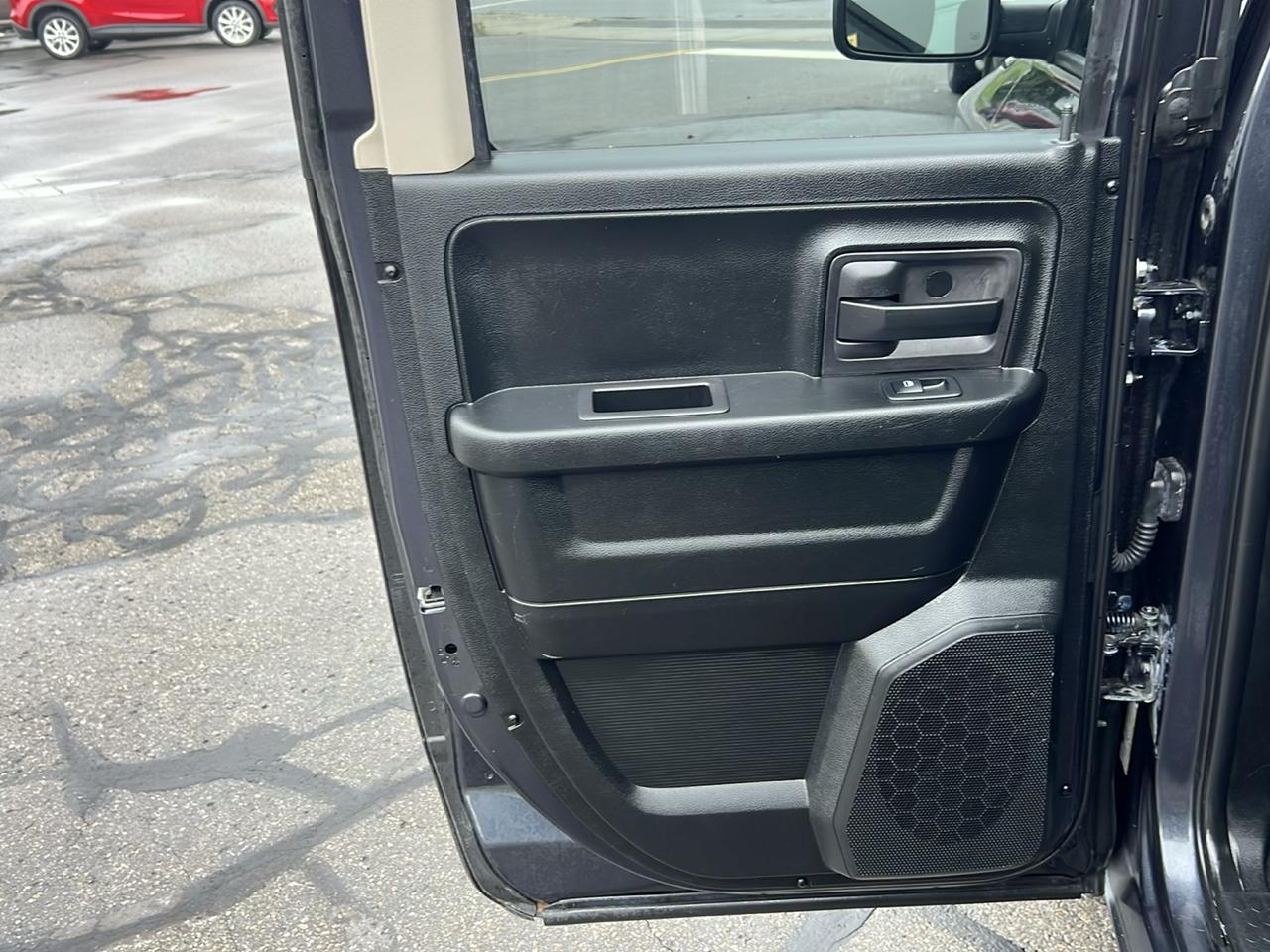 RAM 1500 Express 4x4 Quad Cab 6'4" Box 2017