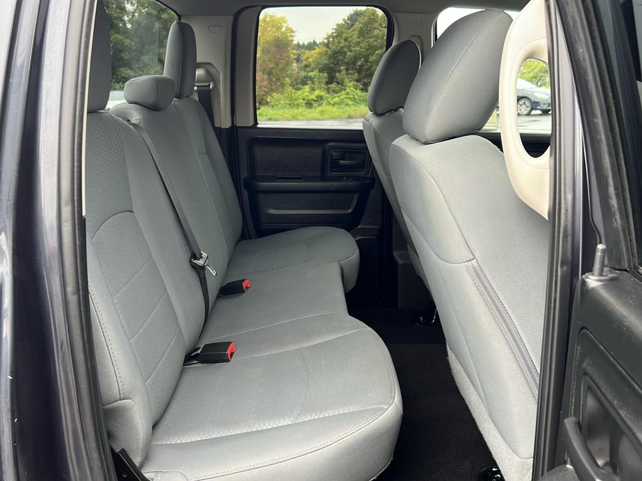 RAM 1500 Express 4x4 Quad Cab 6'4" Box 2017