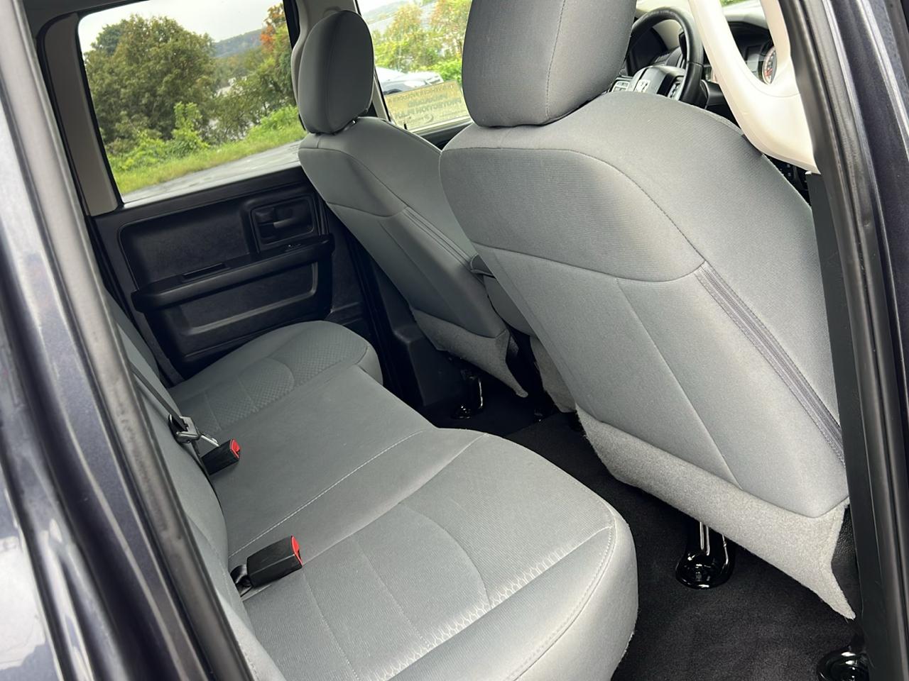 RAM 1500 Express 4x4 Quad Cab 6'4" Box 2017