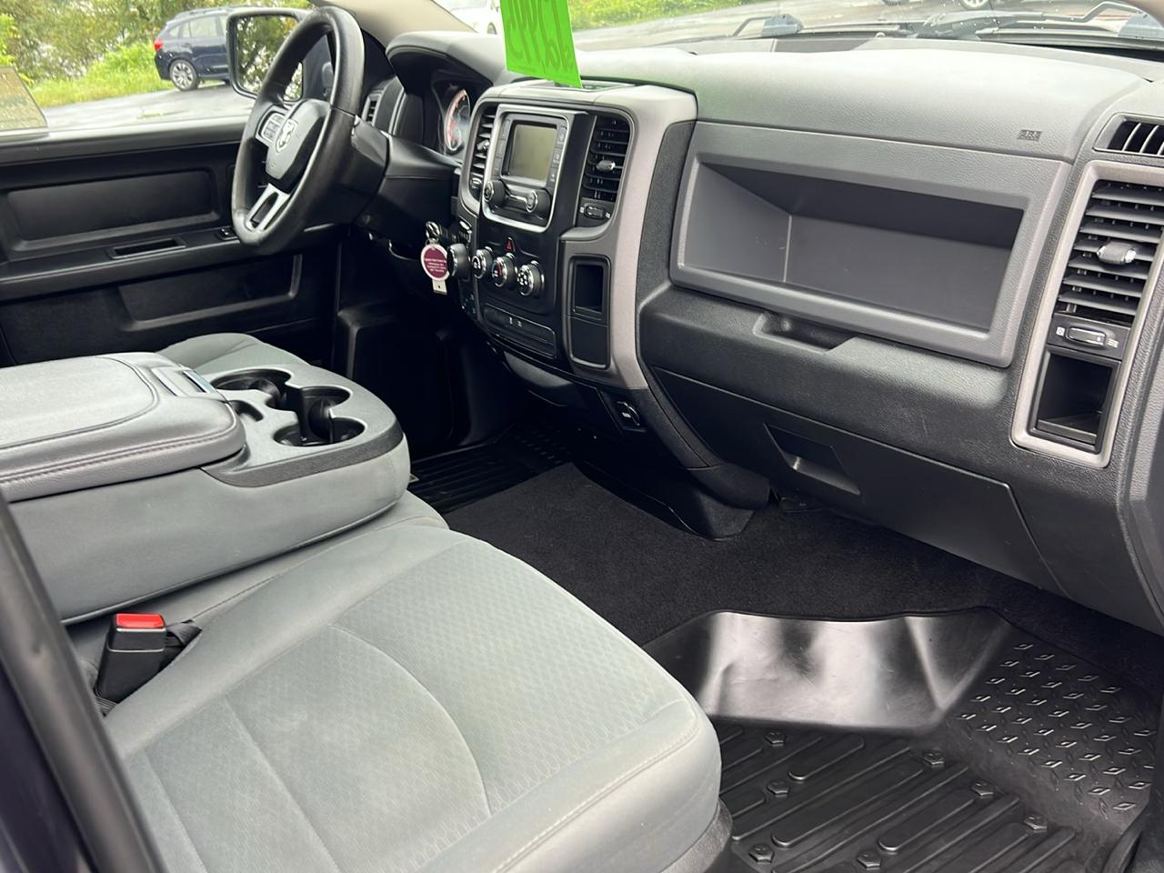 RAM 1500 Express 4x4 Quad Cab 6'4" Box 2017