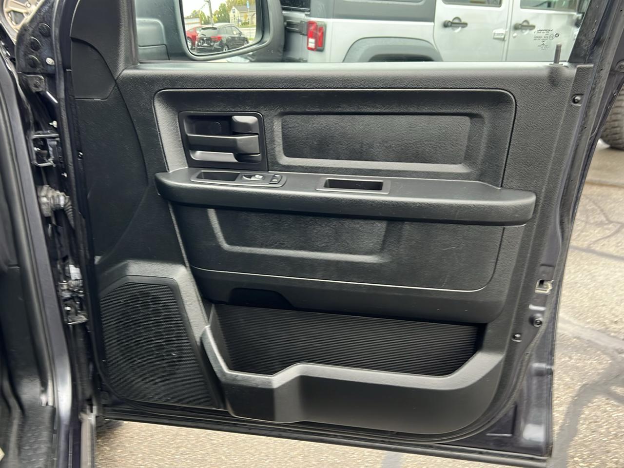 RAM 1500 Express 4x4 Quad Cab 6'4" Box 2017
