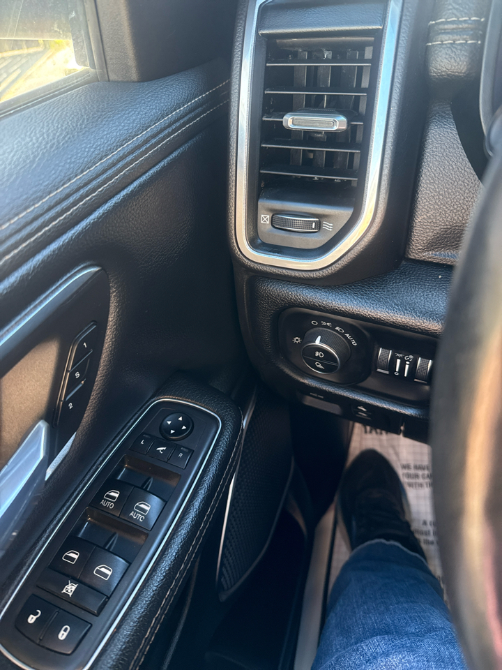 RAM 1500 Laramie 4x2 Crew Cab 5'7" Box 2019