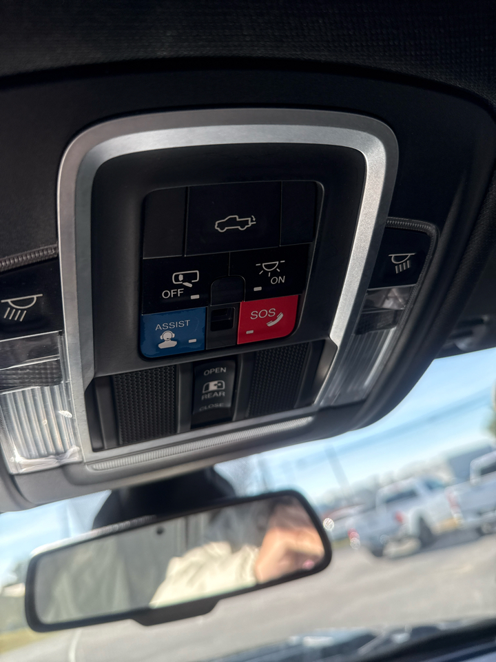 RAM 1500 Laramie 4x2 Crew Cab 5'7" Box 2019