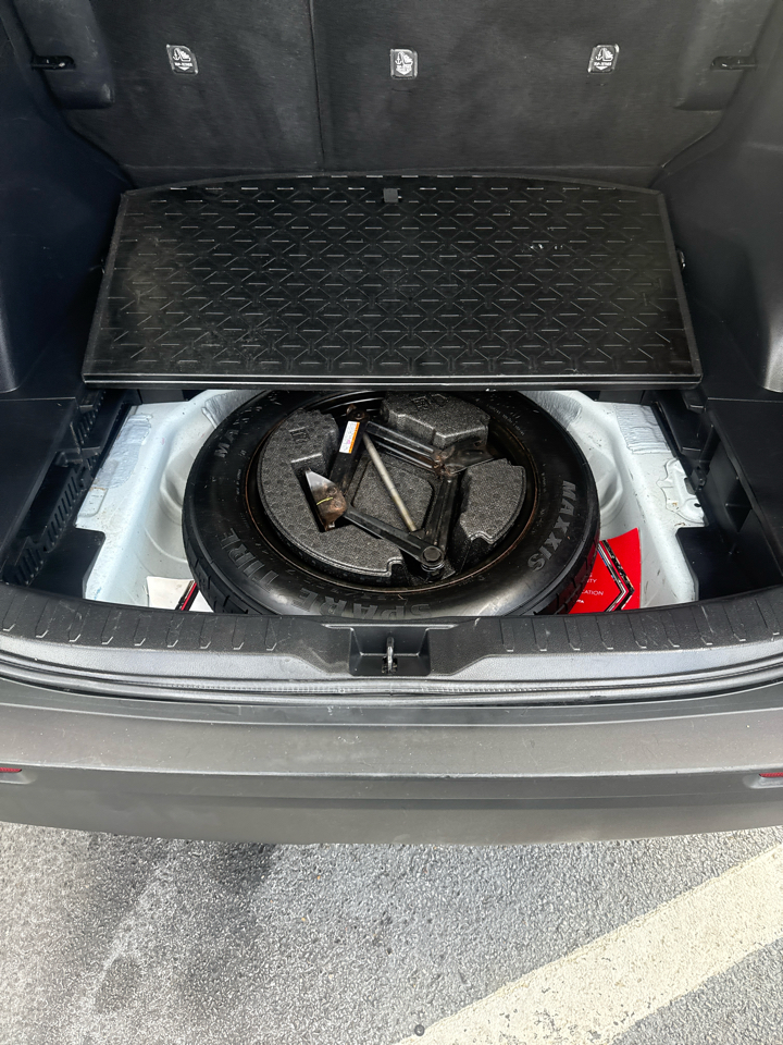 Toyota RAV4 Hybrid XLE AWD (Natl) 2021