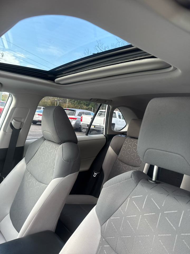 Toyota RAV4 Hybrid XLE AWD (Natl) 2021