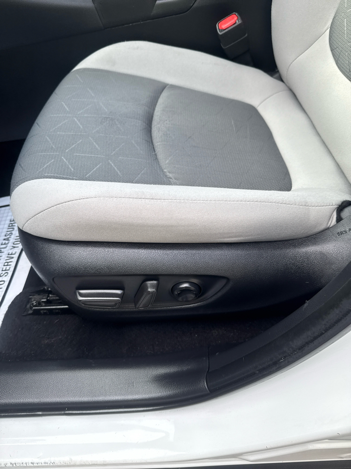 Toyota RAV4 Hybrid XLE AWD (Natl) 2021