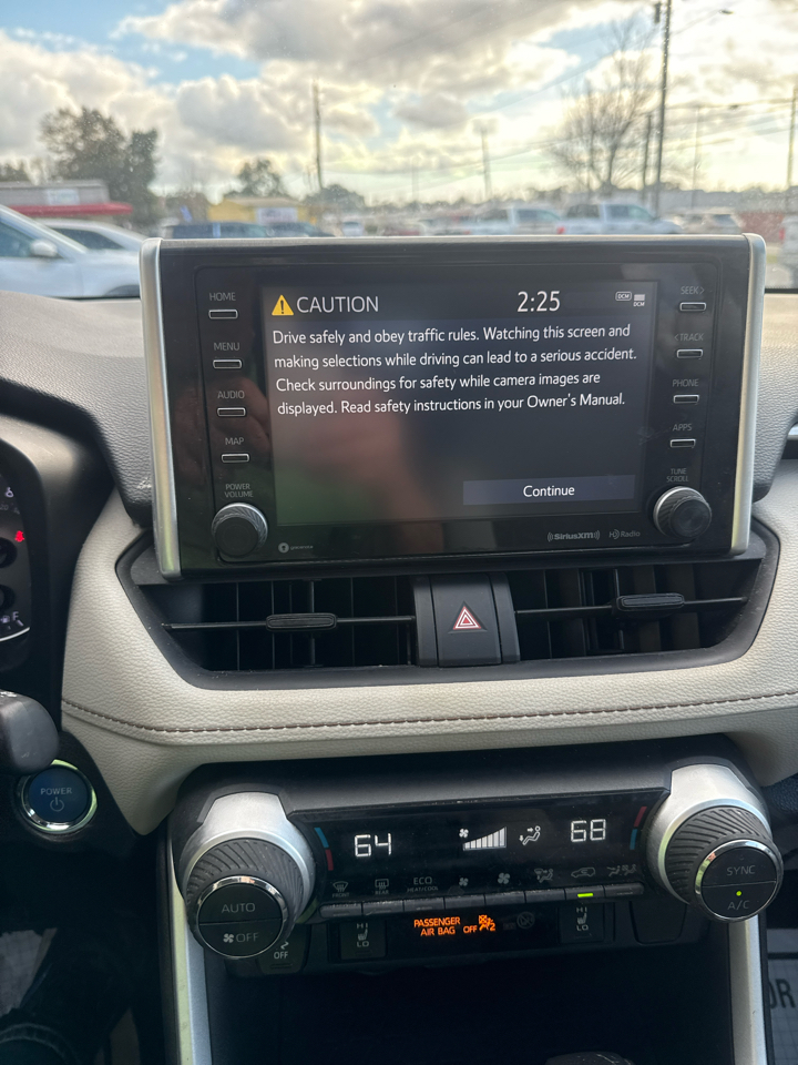 Toyota RAV4 Hybrid XLE AWD (Natl) 2021