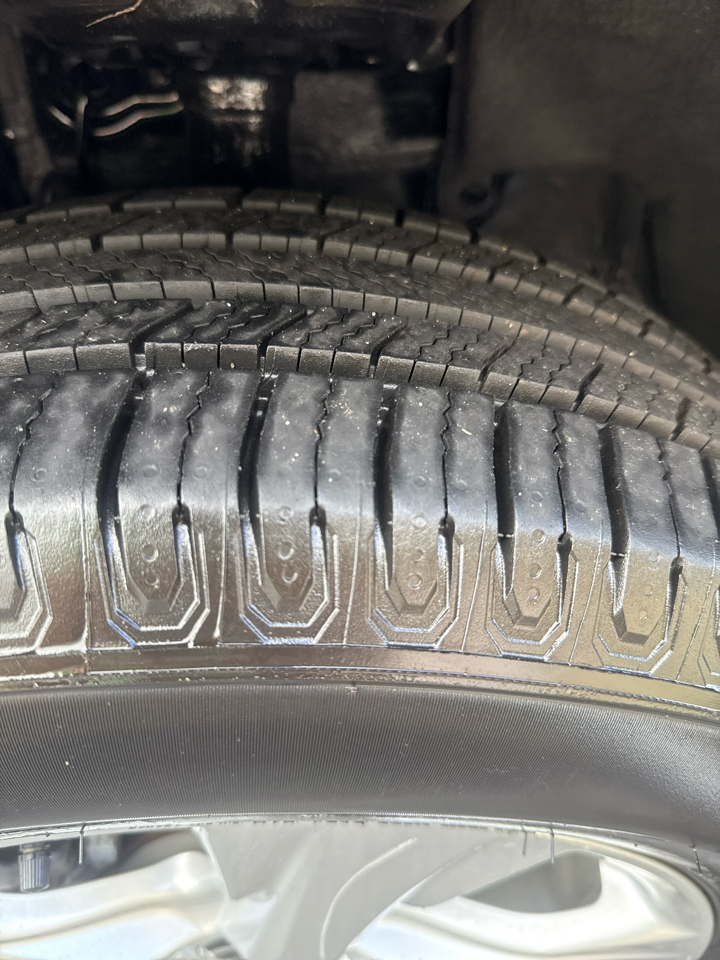 Toyota RAV4 Hybrid XLE AWD (Natl) 2021