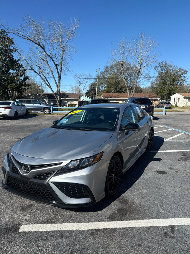 Toyota Camry SE Auto (Natl) 2021
