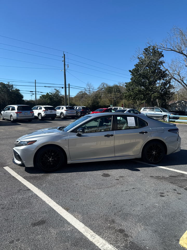 Toyota Camry SE Auto (Natl) 2021