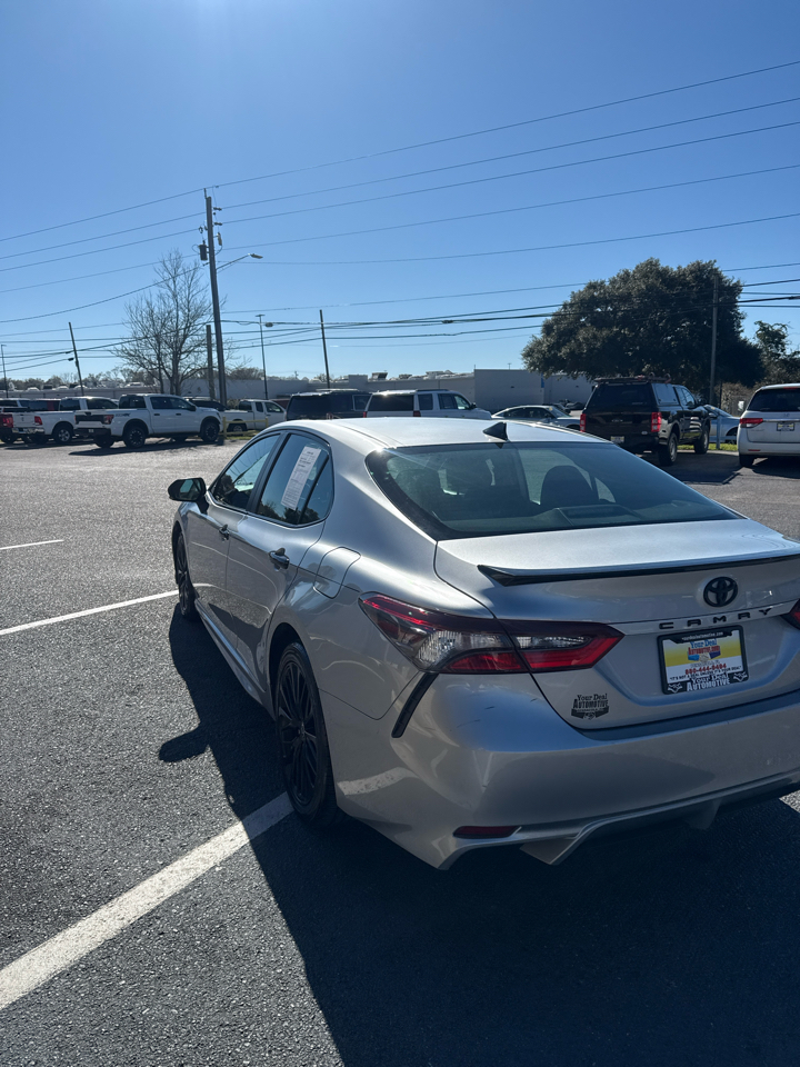 Toyota Camry SE Auto (Natl) 2021