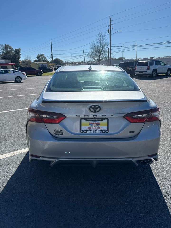 Toyota Camry SE Auto (Natl) 2021