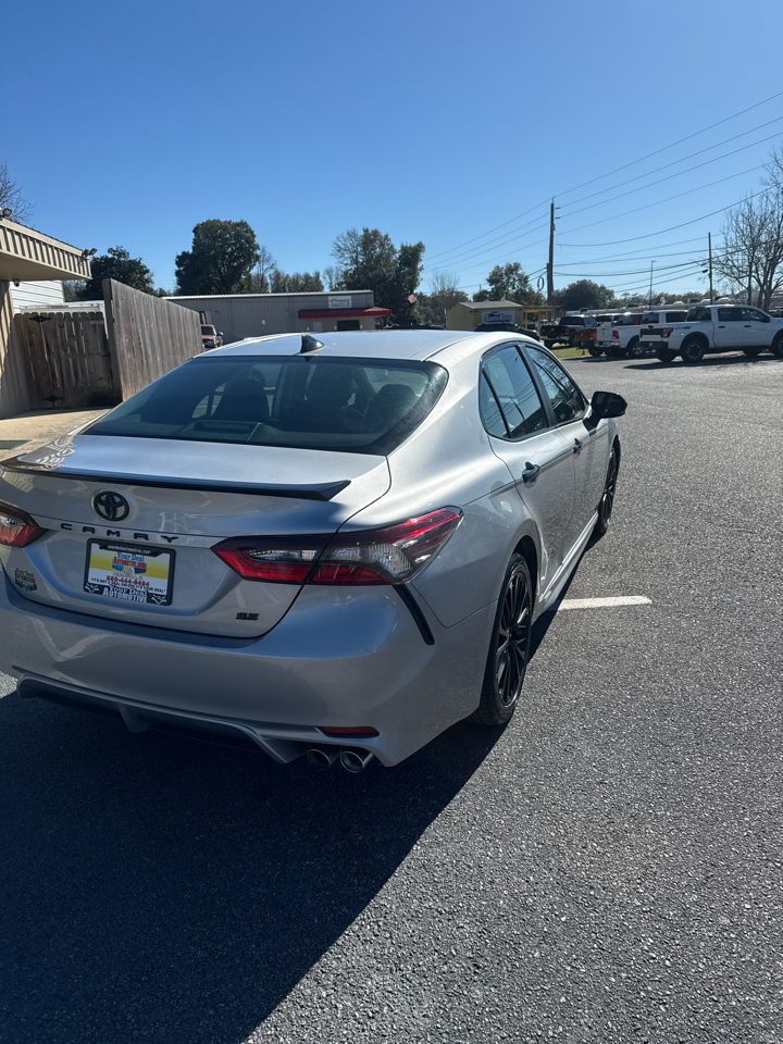 Toyota Camry SE Auto (Natl) 2021