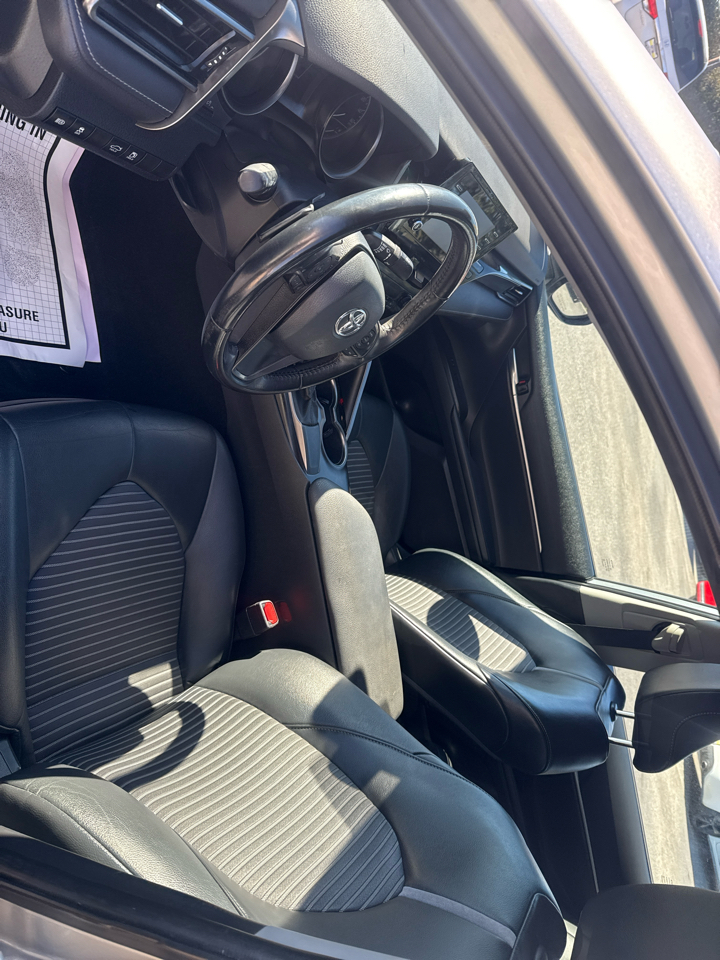 Toyota Camry SE Auto (Natl) 2021