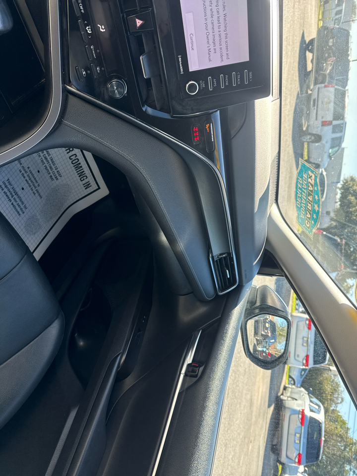 Toyota Camry SE Auto (Natl) 2021