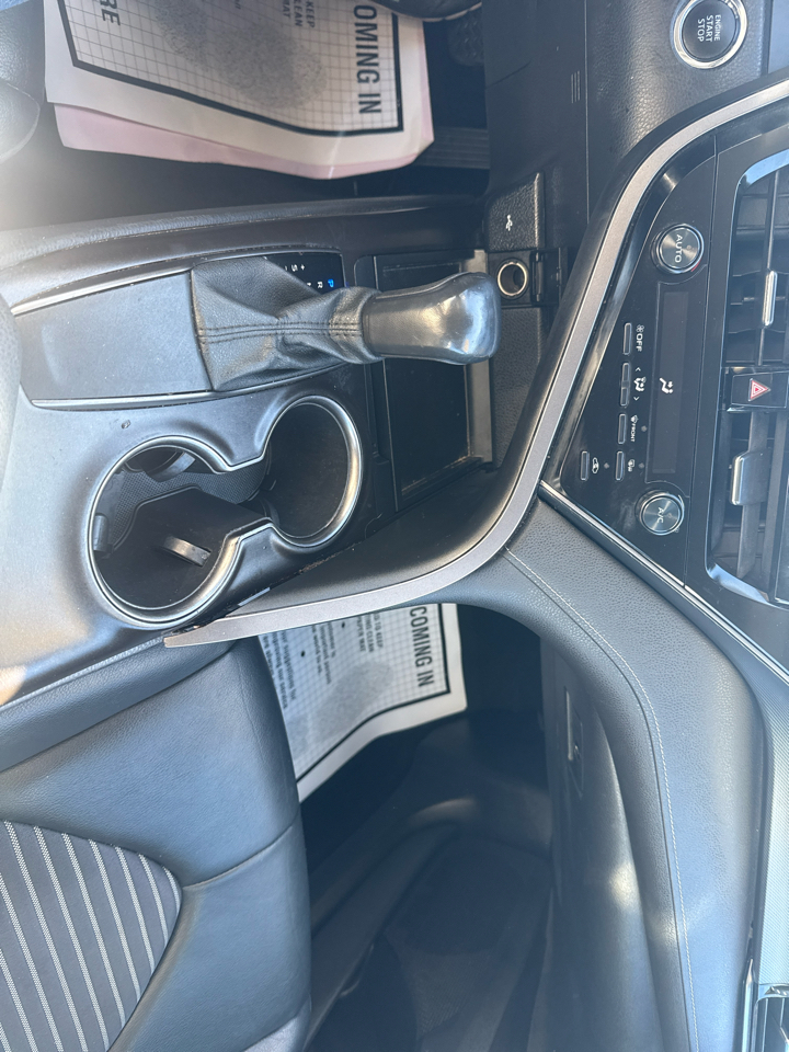 Toyota Camry SE Auto (Natl) 2021