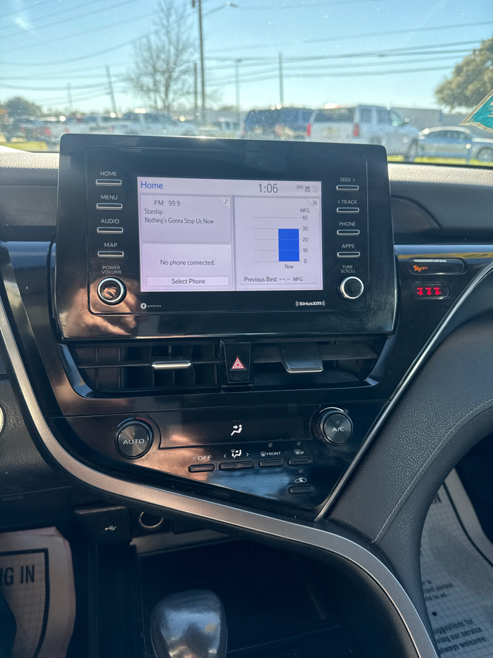 Toyota Camry SE Auto (Natl) 2021