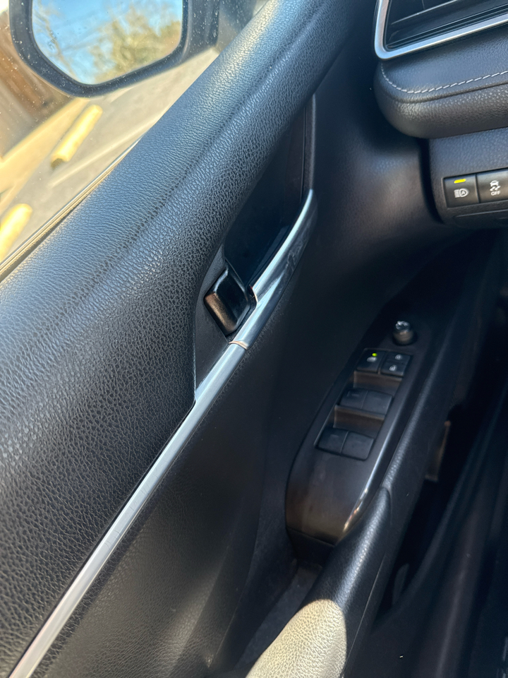 Toyota Camry SE Auto (Natl) 2021