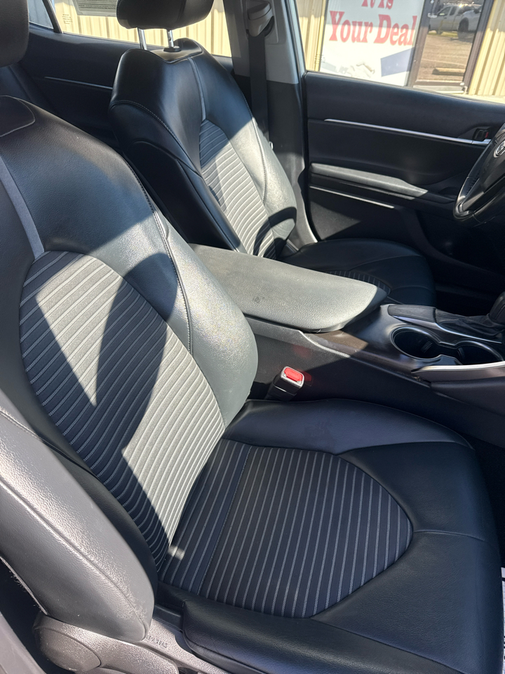 Toyota Camry SE Auto (Natl) 2021