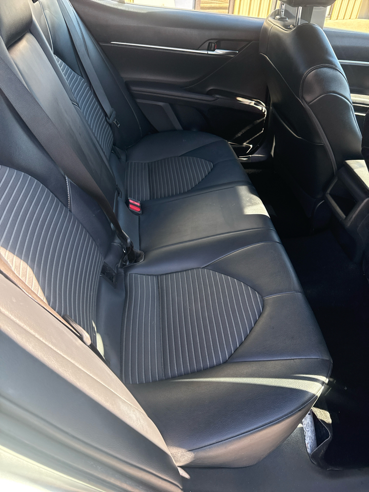 Toyota Camry SE Auto (Natl) 2021